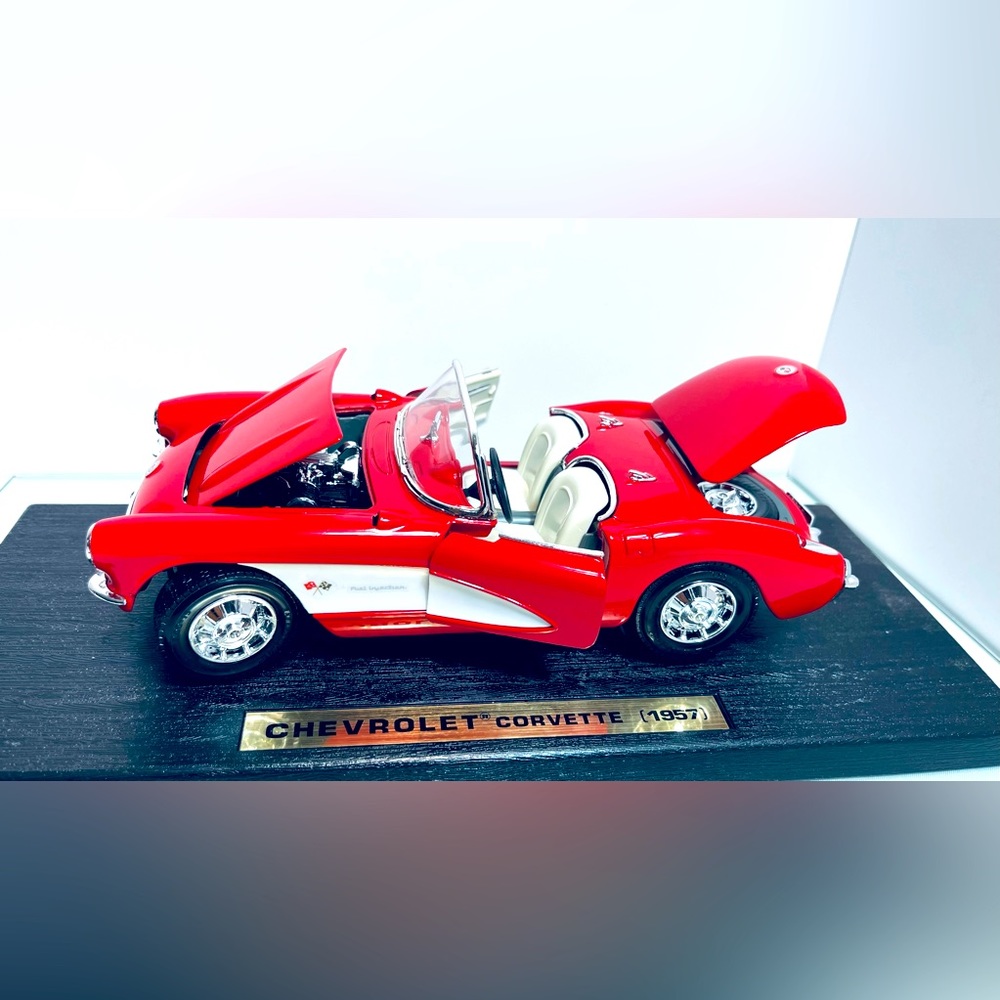 Road Legends, Chevrolet Corvette 1957, 1/ 18 scale